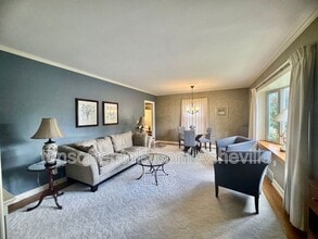 900 Hebron Rd in Hendersonville, NC - Building Photo - Building Photo