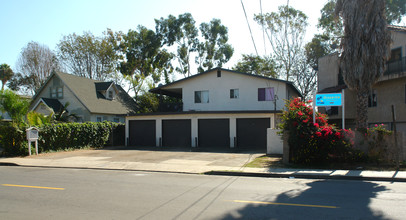 1213 Division St in Oceanside, CA - Foto de edificio - Building Photo