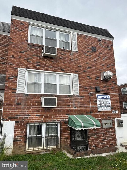 9211 Ashton Rd in Philadelphia, PA - Building Photo
