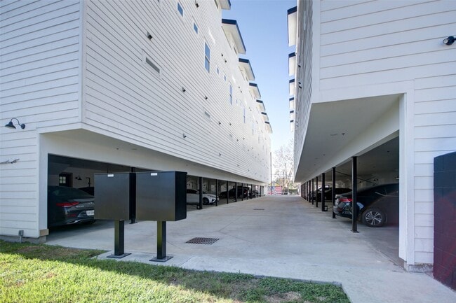 property at 3824 Fulton St