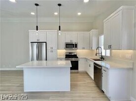 8456 W Gilmore Ave in Las Vegas, NV - Building Photo