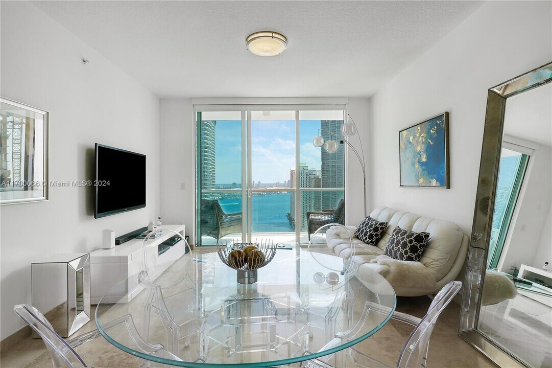 31 SE 5th St, Unit # 3812 in Miami, FL - Foto de edificio