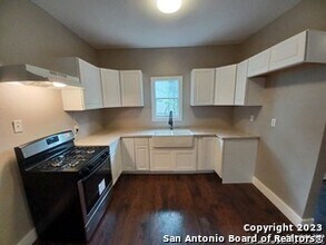 1515 Montana St in San Antonio, TX - Building Photo - Building Photo
