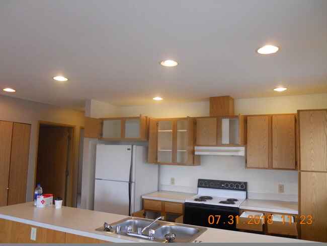 3618 Michelle Ln in Anacortes, WA - Foto de edificio - Building Photo