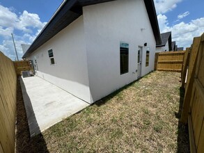 2421 Indian Creek Ave in McAllen, TX - Building Photo - Building Photo