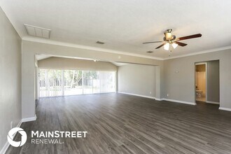 2124 Almeria Way S in St. Petersburg, FL - Building Photo - Building Photo