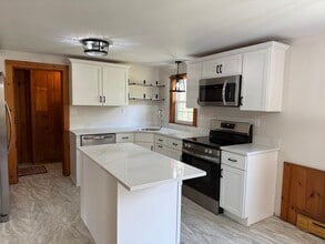 3 Crescent St in West Bridgewater, MA - Building Photo - Building Photo