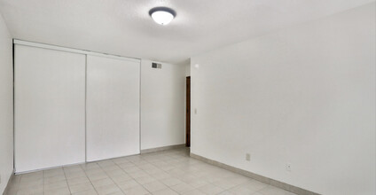 1313 Como Ave SE in Minneapolis, MN - Foto de edificio - Building Photo