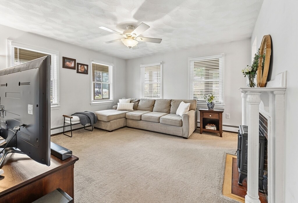 11 Ballard St, Unit #1 in Saugus, MA - Building Photo