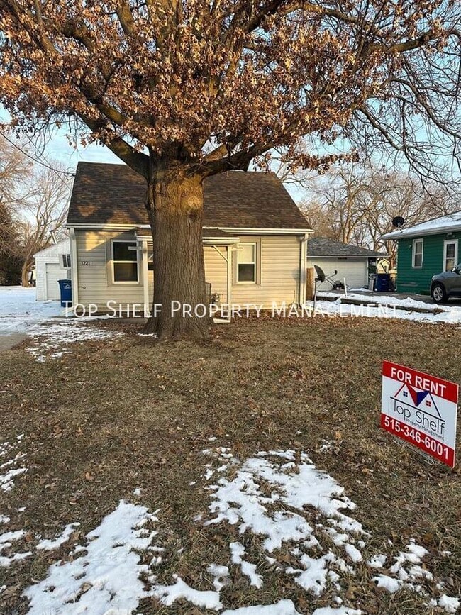 property at 1221 E 27th Ct