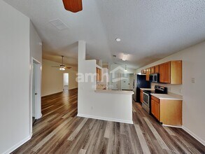 5588 Westland Station Rd in Jacksonville, FL - Foto de edificio - Building Photo