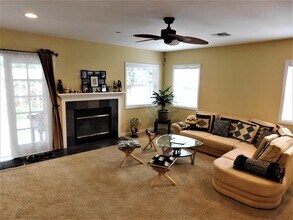 1441 N Naomi St in Burbank, CA - Building Photo - Building Photo