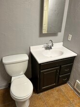 324 Washington St, Unit A in Oskaloosa, KS - Building Photo - Building Photo