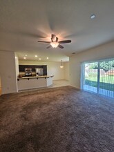 2908 S Oakhurst Ct in Visalia, CA - Building Photo - Building Photo