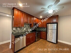 102 Harbor Dr in Oswego, IL - Building Photo - Building Photo