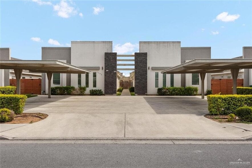 1703 W Garrison Dr, Unit 3 in Pharr, TX - Building Photo