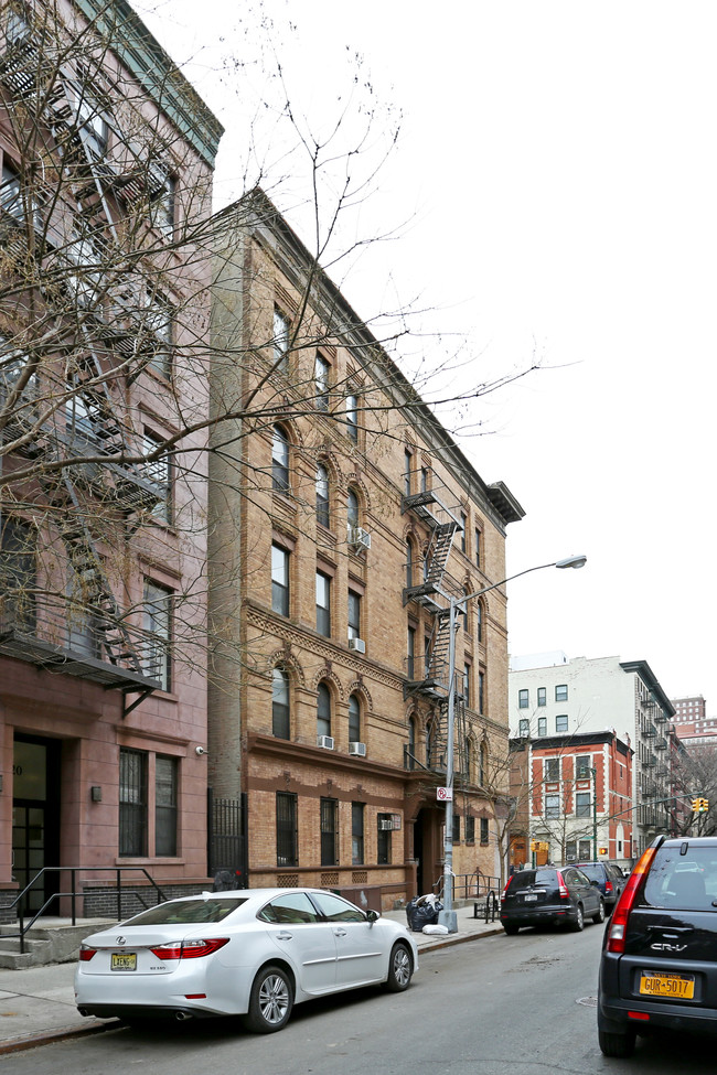 322 W 117th St in New York, NY - Foto de edificio - Building Photo