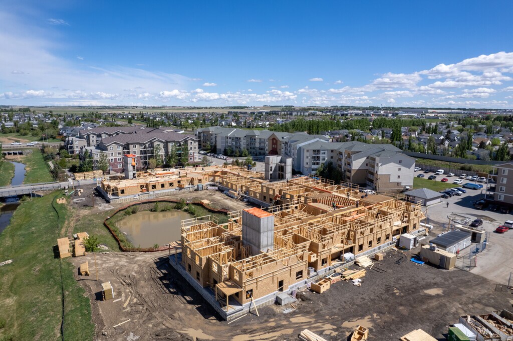 Central Creekside Villas Apartments in Airdrie, AB