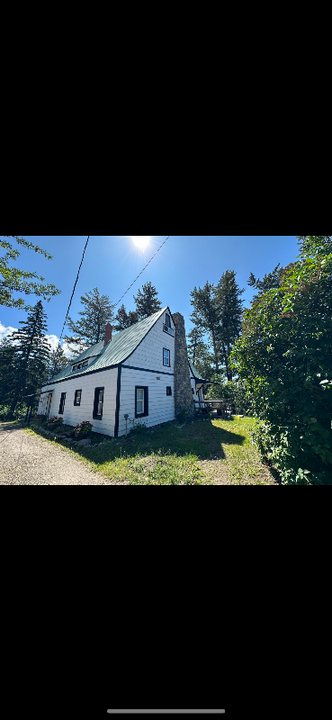 632 1st Ave E in Columbia Falls, MT - Foto de edificio