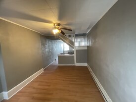 403 E Norwegian St in Pottsville, PA - Building Photo