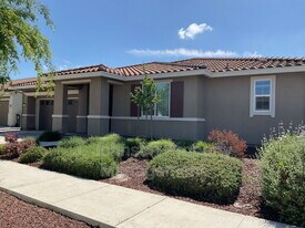 644 Albany St in Lathrop, CA - Building Photo