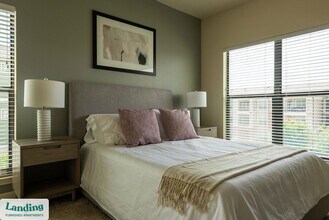 715 W Slaughter Ln, Unit 01-0831 in Austin, TX - Foto de edificio - Building Photo