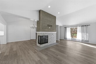 6677 Crenshaw Dr in Parma Heights, OH - Building Photo - Building Photo