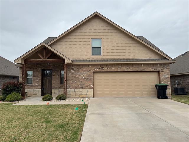 3208 Arrow Creek Dr in Granbury, TX - Building Photo