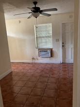 2441 SW 27th Ave in Miami, FL - Foto de edificio - Building Photo