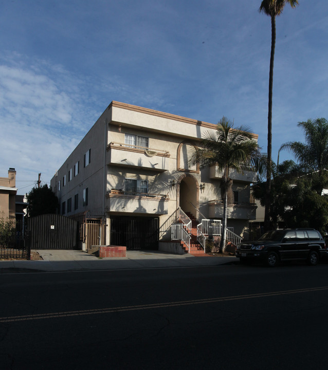 6113 Fountain Ave in Los Angeles, CA - Building Photo