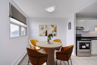 Kingswood Estates in Kitchener, ON - Building Photo - Building Photo