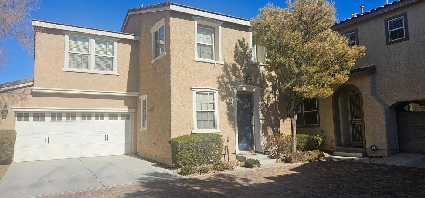 8310 Lower Trailhead Ave in Las Vegas, NV - Building Photo