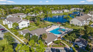 Brantley Pines Apartments in Ft. Myers, FL - Foto de edificio - Building Photo
