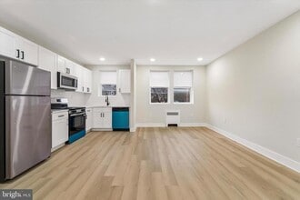 5959 Upland Way in Philadelphia, PA - Building Photo - Building Photo