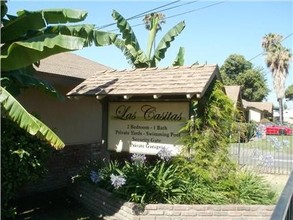 Las Casitas Apartments in Ontario, CA - Building Photo - Building Photo