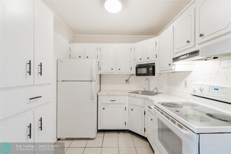 5201 NE 24th Terrace in Fort Lauderdale, FL - Foto de edificio - Building Photo