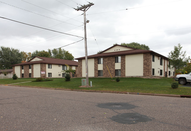 River City Apartments in River Falls, WI - Building Photo - Building Photo