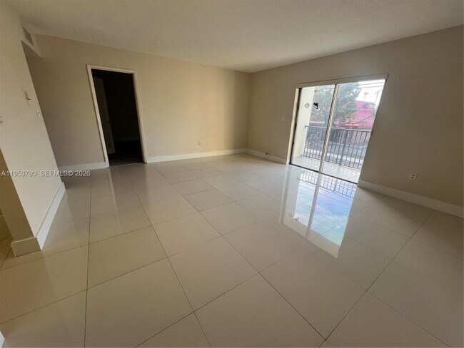 5731 NW 37th St in Virginia Gardens, FL - Foto de edificio - Building Photo