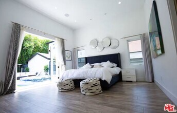 1420 Stearns Dr in Los Angeles, CA - Building Photo - Building Photo