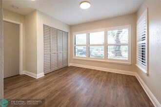 2906 S University Dr in Davie, FL - Foto de edificio - Building Photo
