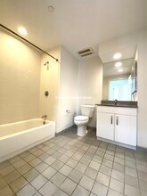 609 Albany St, Unit 407 in Boston, MA - Foto de edificio - Building Photo
