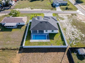 2014 NE 9th Ave in Cape Coral, FL - Building Photo - Building Photo