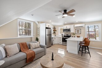 23 Deer St, Unit B in Tilton, NH - Building Photo - Building Photo