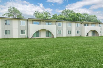 La Playa Apartments in Baton Rouge, LA - Foto de edificio - Building Photo