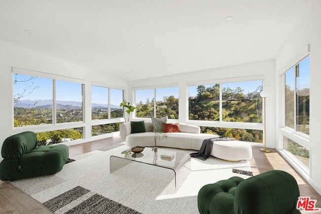 property at 2204 Ridgemont Dr