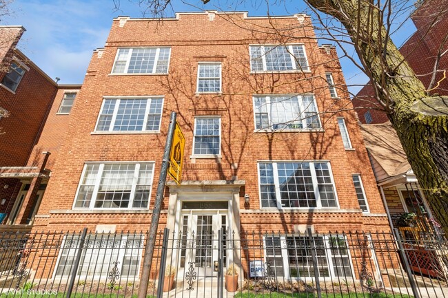 1958 W Foster Ave, Unit 2W in Chicago, IL - Building Photo - Building Photo
