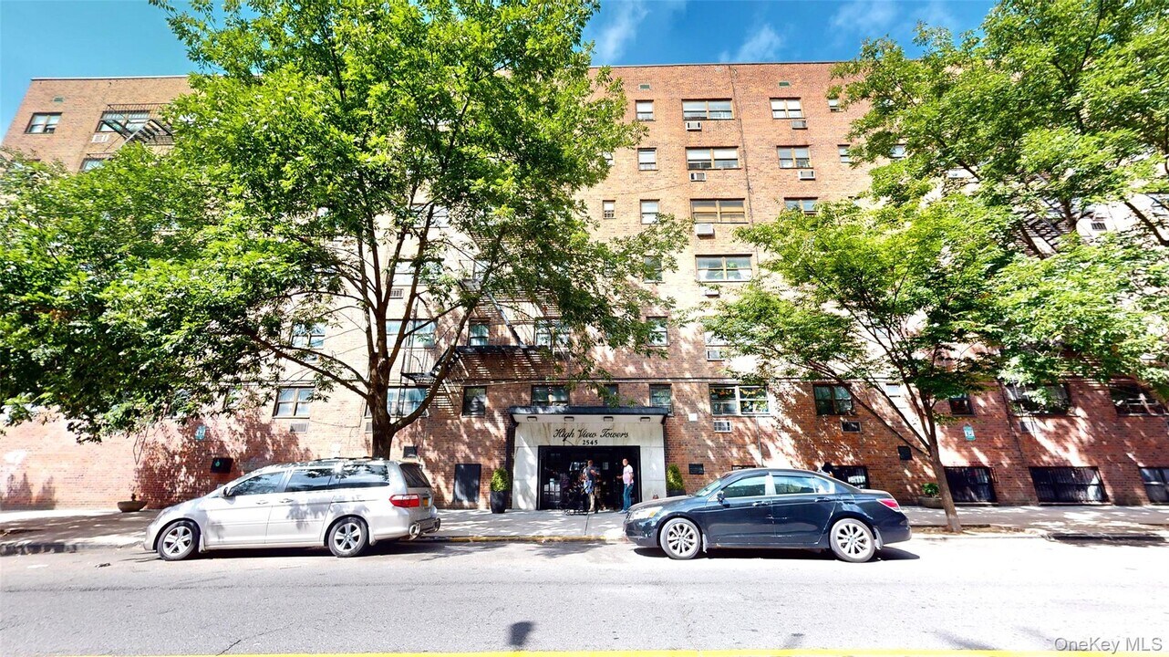 2545 Sedgwick Ave in Bronx, NY - Building Photo