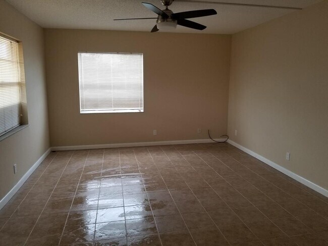 1600 S N St, Unit 106 in Lake Worth Beach, FL - Foto de edificio - Building Photo