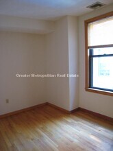 3 Holden Ct, Unit 2 in Boston, MA - Building Photo - Building Photo