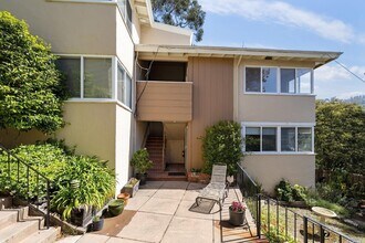 343 Somerset Rd in Piedmont, CA - Building Photo - Building Photo